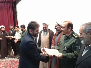 از ریاست اداره فرهنگ و ارشاد اسلامی شهرستان سنقروکلیایی و مدیر بسیج هنرمندان تقدیر شد.