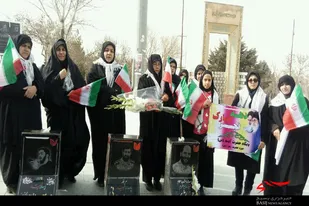 غبارروبی گلزار شهدا با حضور بسیجیان پایگاه آمنه همدان