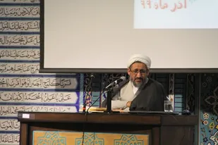 عده&zwnj;ای به غلط راه برون رفت از مشکلات را ارتباط با دشمن می&zwnj;دانند