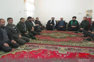 دیدار مسئولان رزن با خانواده شهدا روستای چورمق