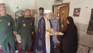 دیدارباخانواده شهید فیروزی گردان به مناسبت هفته دفاع مقدس در ایرانشهر&nbsp;