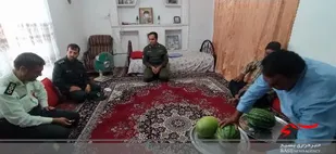 دیدار با خانواده شهدا توسط فرمانده و اعضای شورای حوزه امام حسین اسفراین