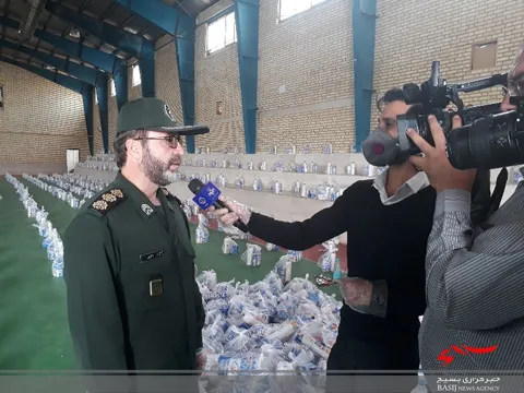 آغاز مرحله د وم رزمایش کمک مومنانه  و تحویل ۱۵۰۰سبد کالا به نیازمندان و ۴سری جهزیه به زوجین محروم در ساوه