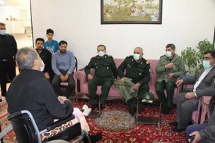 دیدار رئیس سازمان بسیج با خانواده جانباز در شهر بن