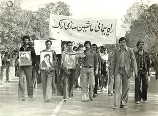 از فریاد یک&zwnj; صدای ملت تا پائین کشیدن مجسمه شاه در قاب خاطره&zwnj;ها