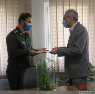 تجلیل و قدردانی از رئیس مرکز بهداشت شرق کرج به مناسبت روز پزشک