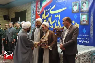 در مراسم هفته عقیدتی ناحیه لنجان از بیش از 70 نفر از مربیان و متولیان امور نمایندگی تجلیل شد