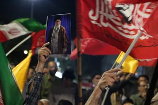 هم&zwnj;اکنون؛ زنجیره انسانی مشهدی&zwnj;ها