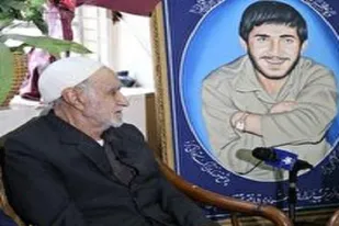 سردار رشید اسلام شهید هاشم اعتمادی از نام آوران و ستارگان درخشان دفاع مقدس است