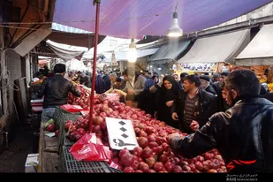 سرکشی مسئولان و بازرسان اصناف از بازار شب یلدا در همدان