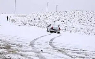 بارش برف ۱۰۸ راه روستایی را در قزوین مسدود کرد