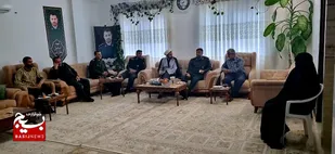 دیدار مسئولان شهرستان محمودآباد با خانواده شهید مدافع حرم اسماعیل خانزاده
