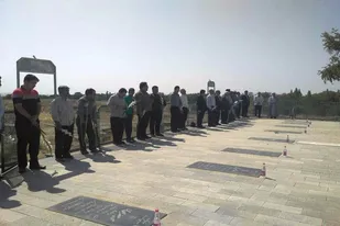 غبارروبی مزار شهدای روستای نظام آباد رزن به&zwnj;مناسبت هفته تعاون