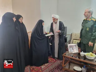 دیدار فرمانده سپاه میانه با مادر شهیدان برزگر