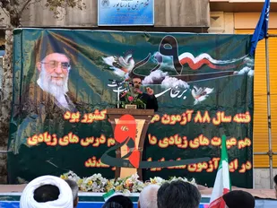 مشکلات کشور از سر غفلت به آرمان ها و شعارها و ایثارگری های ملت ایران است
