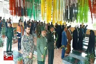 قبور مطهر شهدا عطر افشانی و گل باران شد