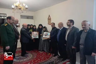 دیدار جمعی از مسئولین شهرستان ملایر با خانواده&zwnj;های شهدا
