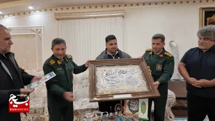 تجلیل سردار محمدی اصل از طاها نعمتی نائب قهرمانی مسابقات وزنه برداری جوانان جهان