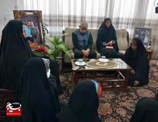 حضور دختران رأی اولی&zwnj; در منزل سردار شهید آقازاده&zwnj;نژاد