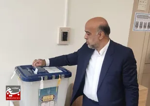 حضور&nbsp;مدیرکل و کارکنان امور مالیاتی خراسان رضوی در انتخابات ریاست جمهوری+تصاویر