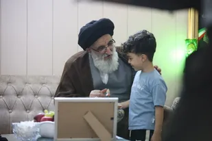 دیدار نماینده ولی فقیه در استان البرز، با خانواده شهدای جنگ تحمیلی ۱۲ روزه شهرستان اشتهارد