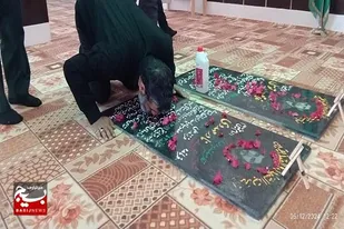 ادای احترام جانباز و روایتگر هشت سال دفاع به شهدای خلیج فارس