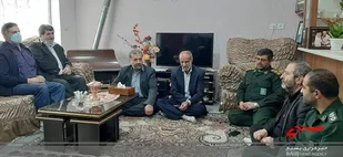 دیدار فرمانده سپاه چالوس با خانواده ایثارگر&laquo;مرحوم بهمن بشکول&raquo;