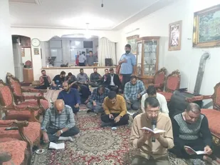 برافراشته شدن پرچم عزای هیئت رزمندگان در آستانه شهادت امام جعفرصادق(علیه السلام)