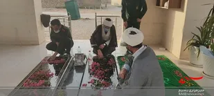 غبار روبی گلزار شهدای گمنام شهر دلوار در سالروز آزاد سازی خرمشهر