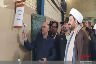 زنگ انقلاب به&zwnj;مناسبت آغاز دهه فجر در مدارس ملایر به صدا درآمد