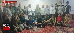 بسیجیان گروه مقاومت شهید یزدانپناه   محمود احمدی تنگستان میهمان خانواده شهید یزدانپناه شدند
