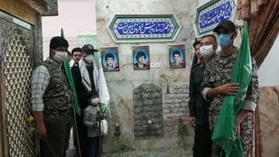 غبار رویی گلزار شهدا وتجدید پیمان با شهدا هفته دفاع مقدس