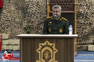 جوان ایرانی با تکیه بر هویت دینی و ملی در مسیر فتح قله قرار دارد