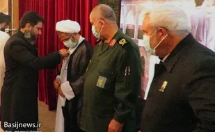 جشن میلاد امام رضا (ع) در بوشهر برگزار شد/ اعطای نشان خدمت رضوی به مدیران سپاه استان بوشهر