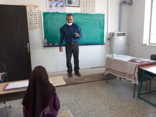 مدیرآموزگاران در ایام کرونایی در مدارس روستایی فعالیت چند وجهی دارند