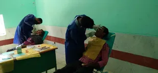 اکیپ پزشکی بسیج به مناطق محروم منوجان اعزام شد