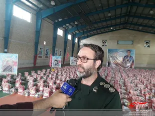 توزیع۱۰۰۰ بسته کمک معیشتی و ۱۰سری جهیزیه برای نوعروسان نیازمند در ساوه