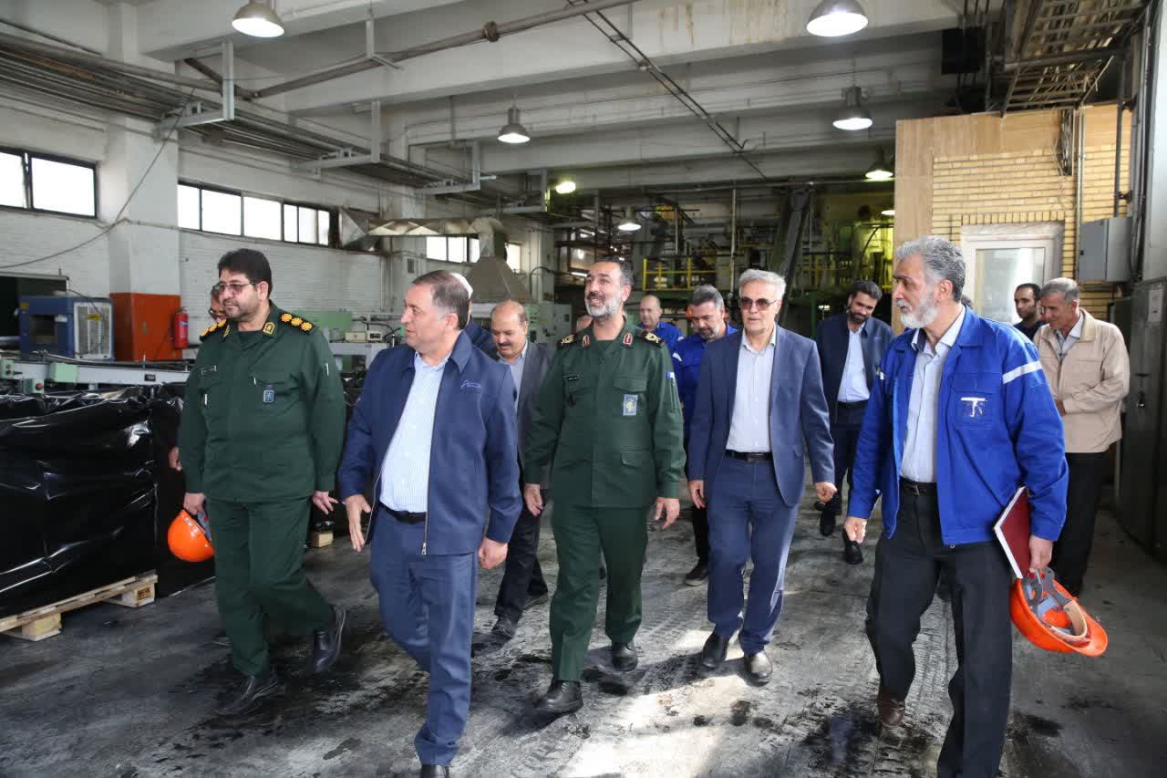 تقدیر فرمانده سپاه روح‌الله از رزمندگان جبهه اقتصادی در پتروشیمی شازند