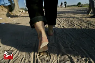 پای پیاده در مسیر عاشقی