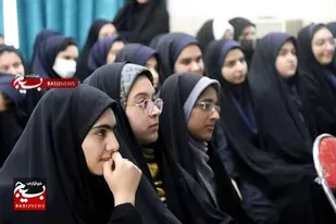 نشست جهاد تبیین باحضور نوجوانان بسیجی در مدرسه نجمه زاهدان برگزار شد