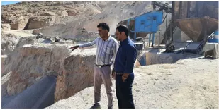 بازدید مسئول سازمان بسیج مهندسین صنعت و معدن سپاه استان سمنان از واحد معدنی در حاشیه شهرستان مهدیشهر