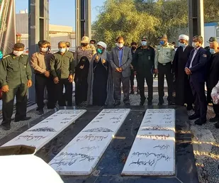 برگزاری مراسم عطر افشانی از قبور مطهر شهدا شهرستان بندرلنگه