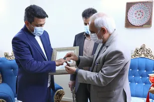 تقدیر فرمانده نیروی قدس و اهدای انگشتری متبرک شهید سلیمانی به جواد فروغی