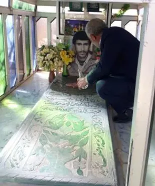 عطر افشانی قبور شهدای دهستان ریگ