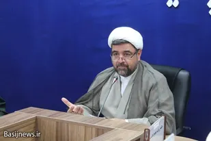 فخرفروشی و استفاده از پوشش&zwnj;های غربی و نامتعارف دو آفت آراستگی است