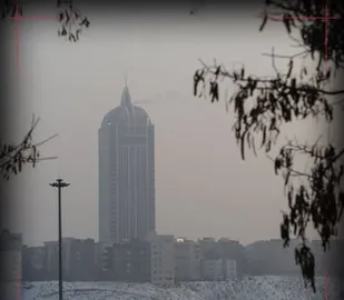 هوای ناسالم تهران در روز برفی