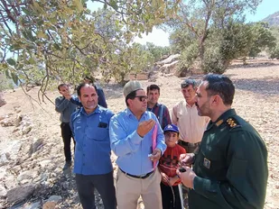 بسیج کشاورزی بویراحمد در کنار باغداران و کشاورزان روستای پراشکفت