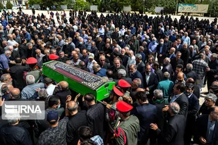 پیکر مادر شهیدان نادری در گلزار شهدای فتح&zwnj;آباد سمیرم آرام گرفت