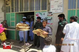 ۱۵۰ قرص نان میان مردم روستایی خاش توزیع شد