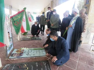 دیدار جمعی از مسئولان با خانواده شهید مدافع حرم عبدالحسین یوسفیان